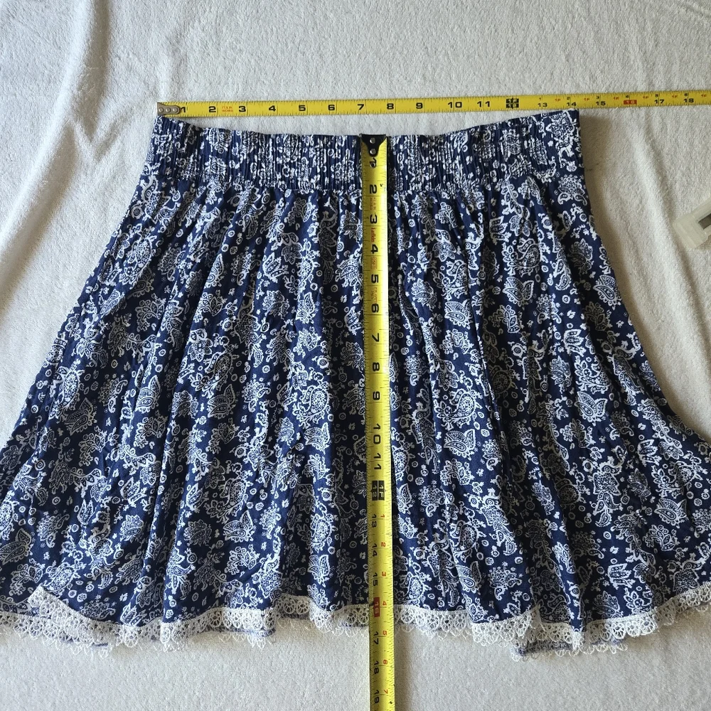Shoreline Paisley Skirt, size L/XL.